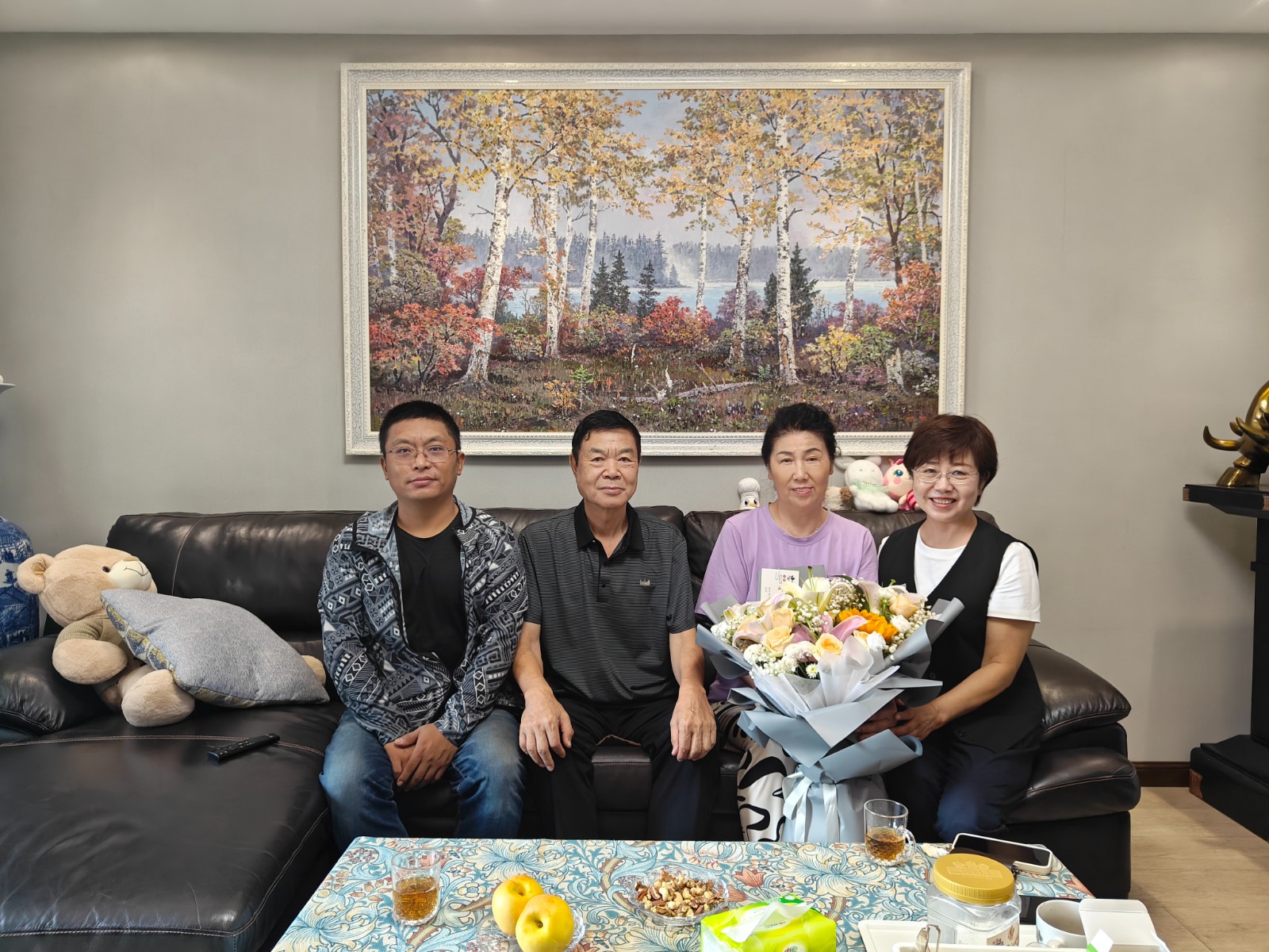 1725938210165351.jpg 黎艳阳书记慰问.jpg