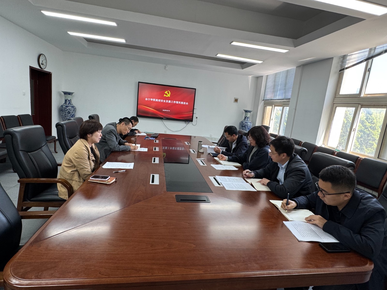 1746671551827306.jpg 班子会.jpg